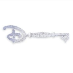 NWT Disney Store Frozen Fan Fest Collectible Key shimmer sparkle ice castle